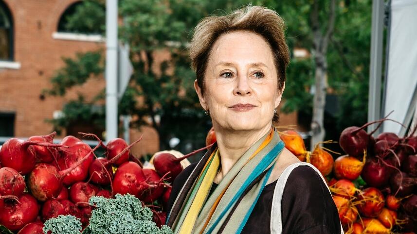 Frau bei Gemüse